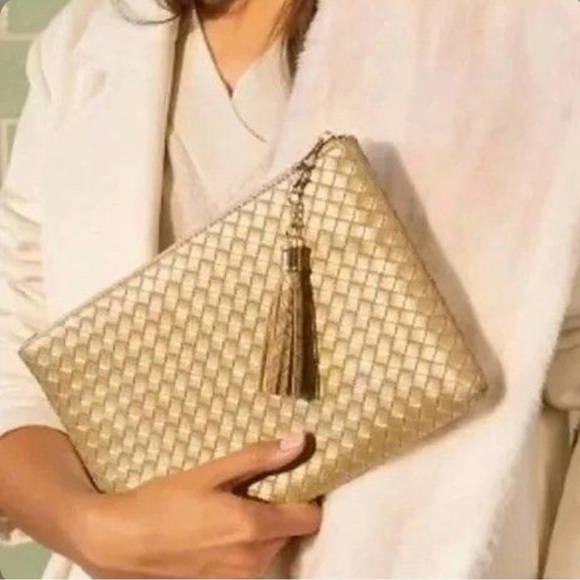 Virginia Wolf Handbags - NWT VIRGINIA WOLF Mimi Curateur Clutch - Gold Vegan Metallic Leather‎